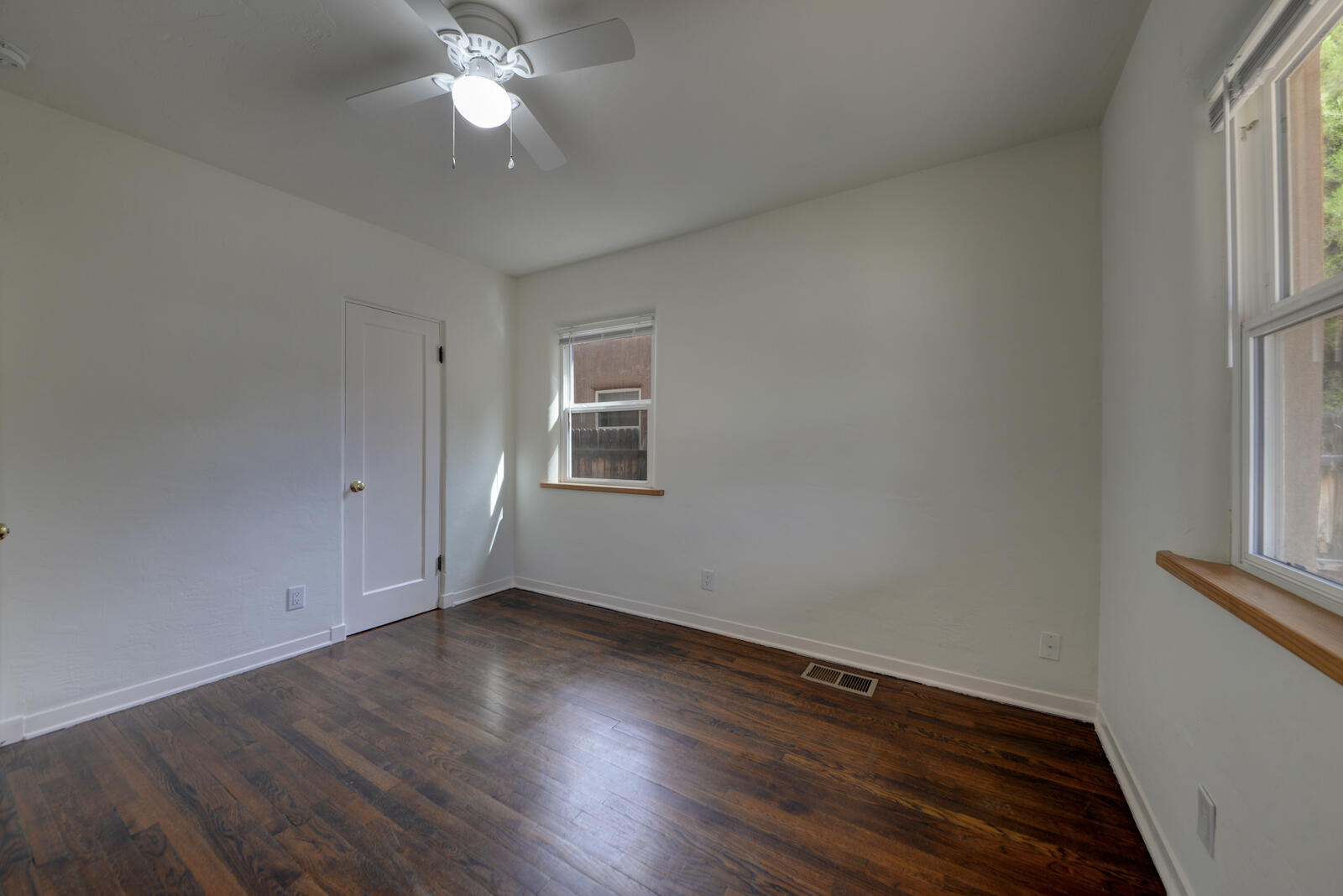 Photo 12 — 2905 Summit Place NE