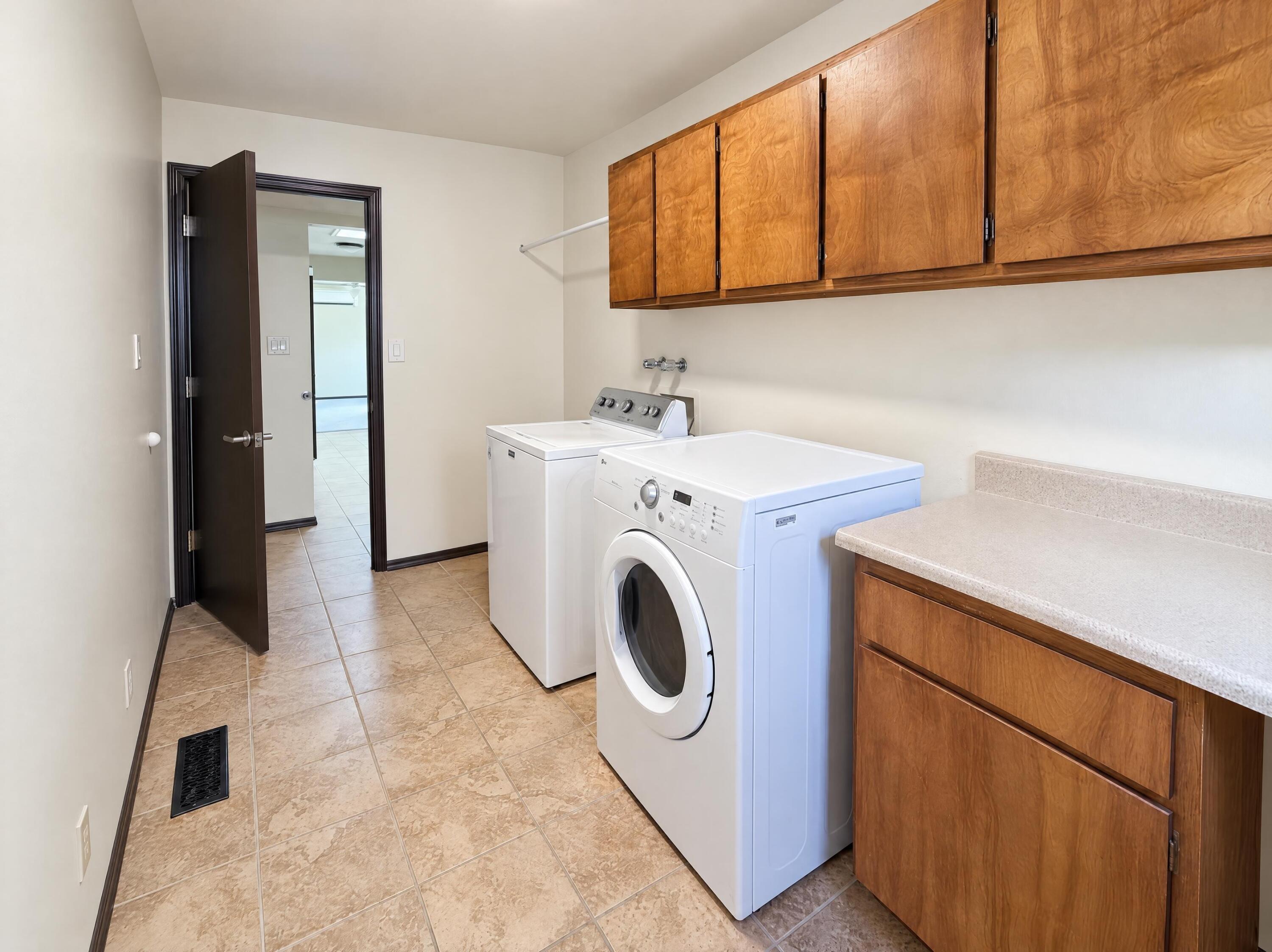 Photo 7 — 10336 Karen Avenue NE