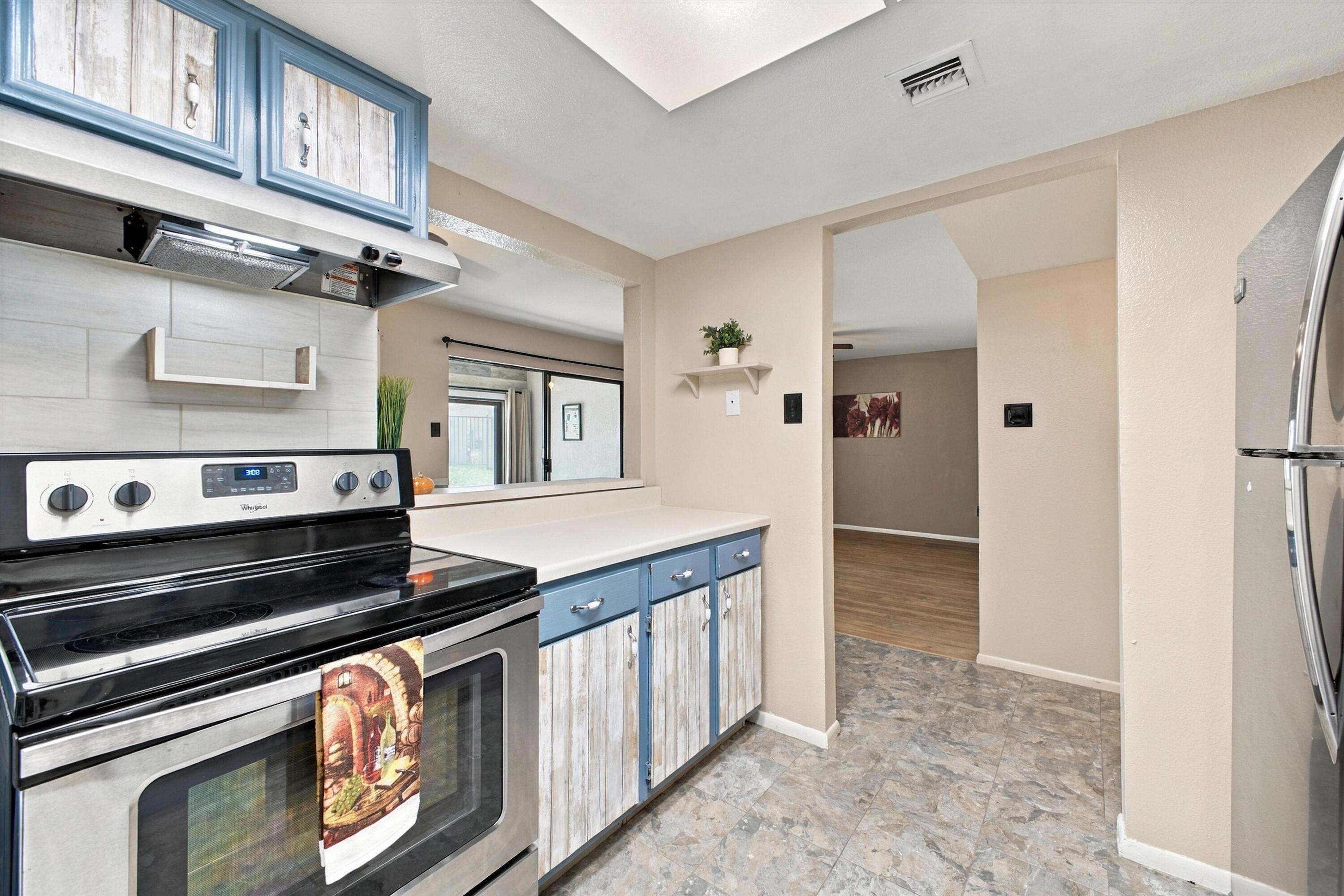 Photo 6 — 901 Country Club Drive SE APT B