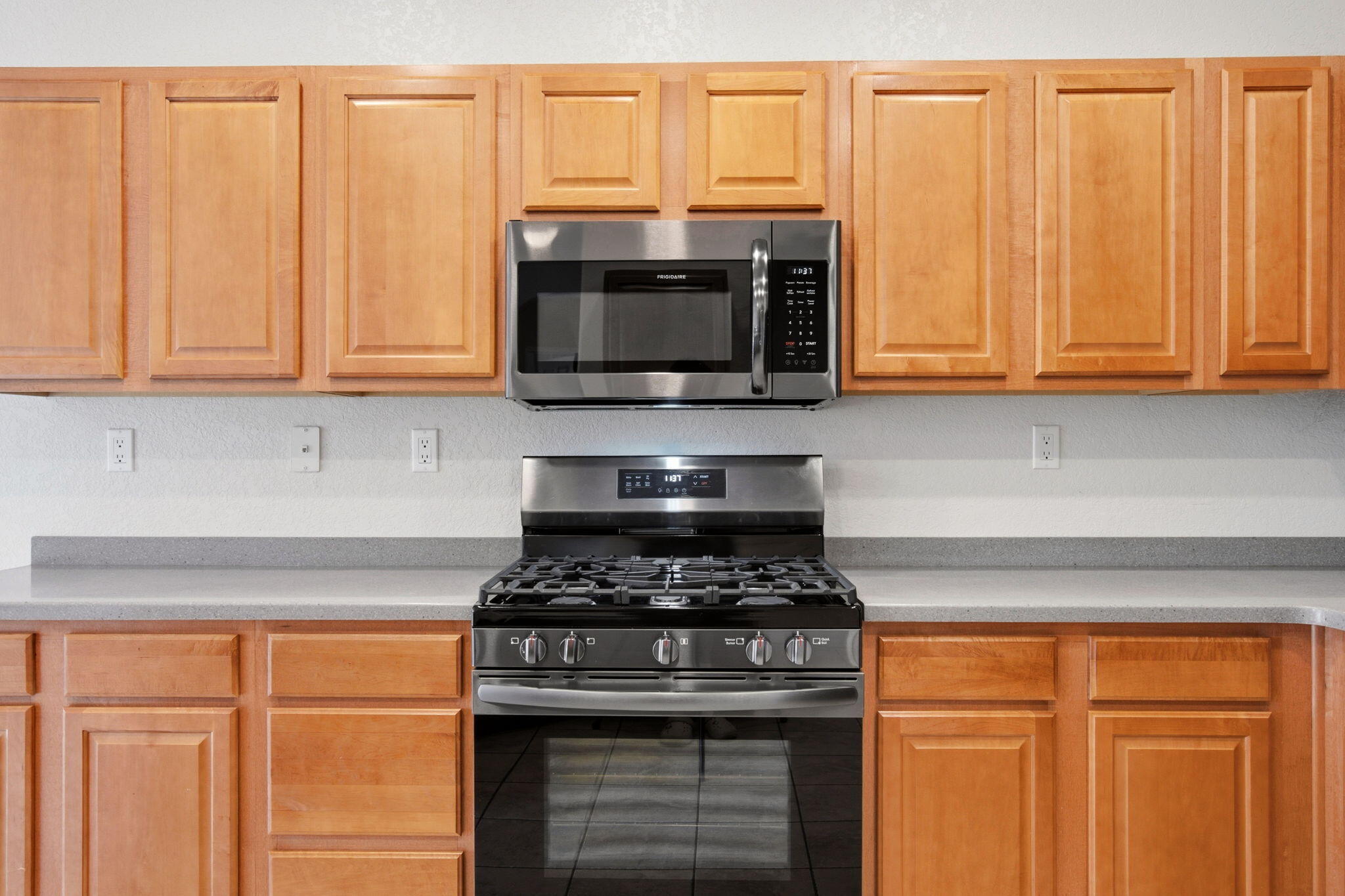 Photo 9 — 10435 Savoy Drive NW