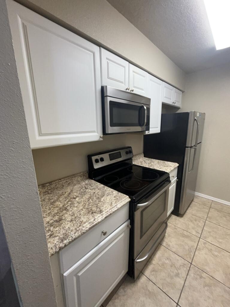 Photo 3 — 3825 Montgomery Boulevard NE APT 102