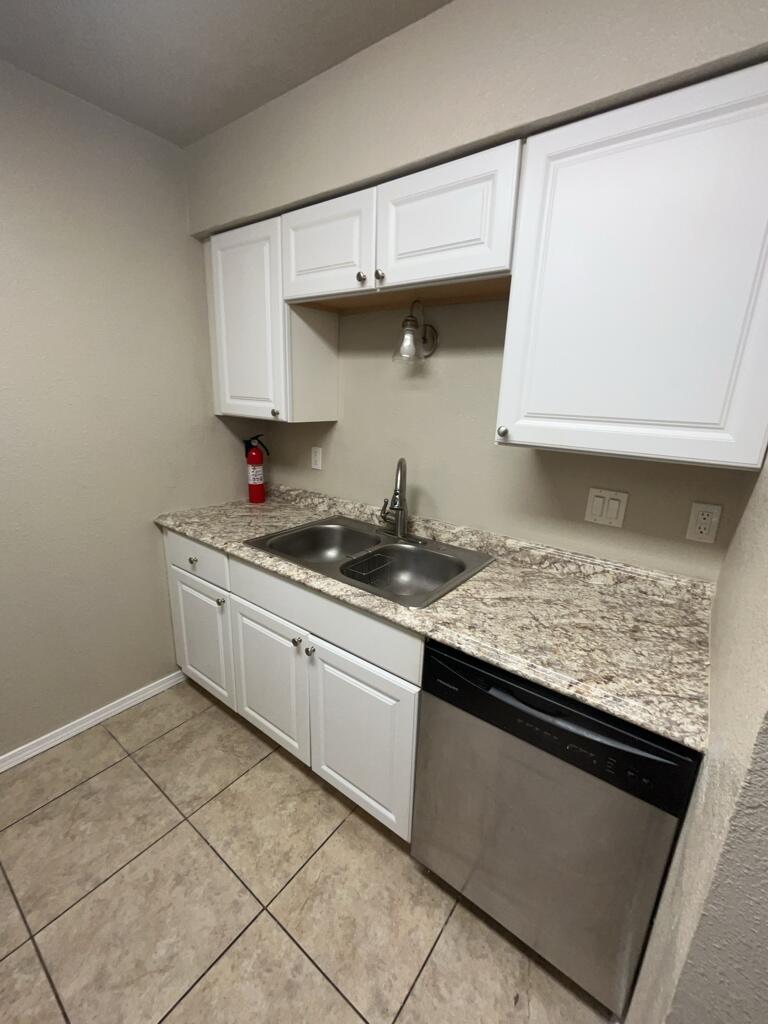 Photo 4 — 3825 Montgomery Boulevard NE APT 102