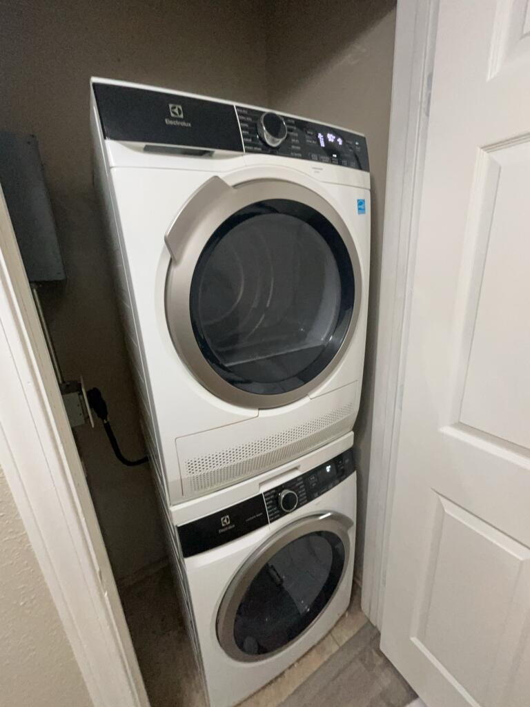 Photo 8 — 3825 Montgomery Boulevard NE APT 102