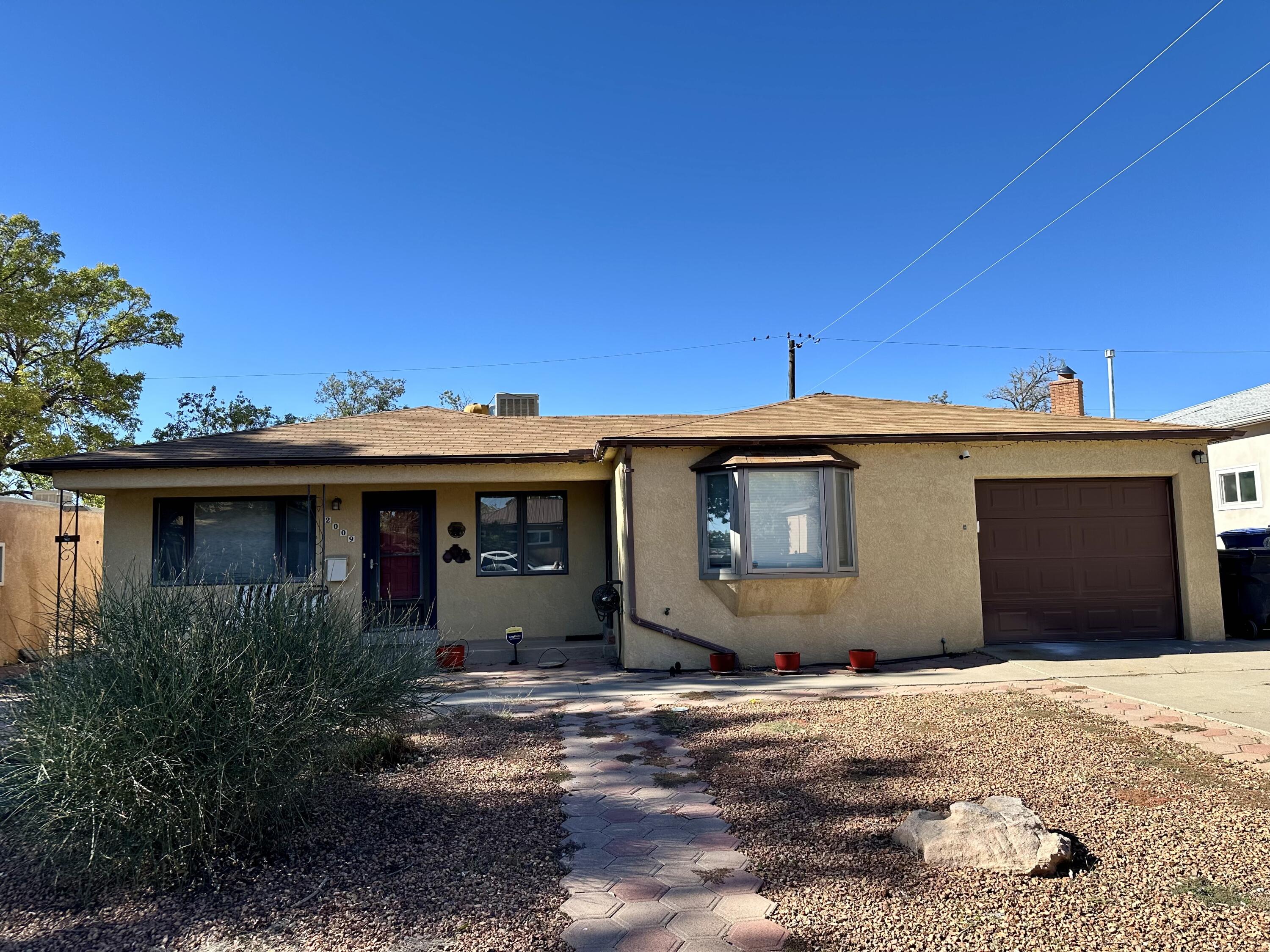 2009 June Street NE, Albuquerque, NM 87112