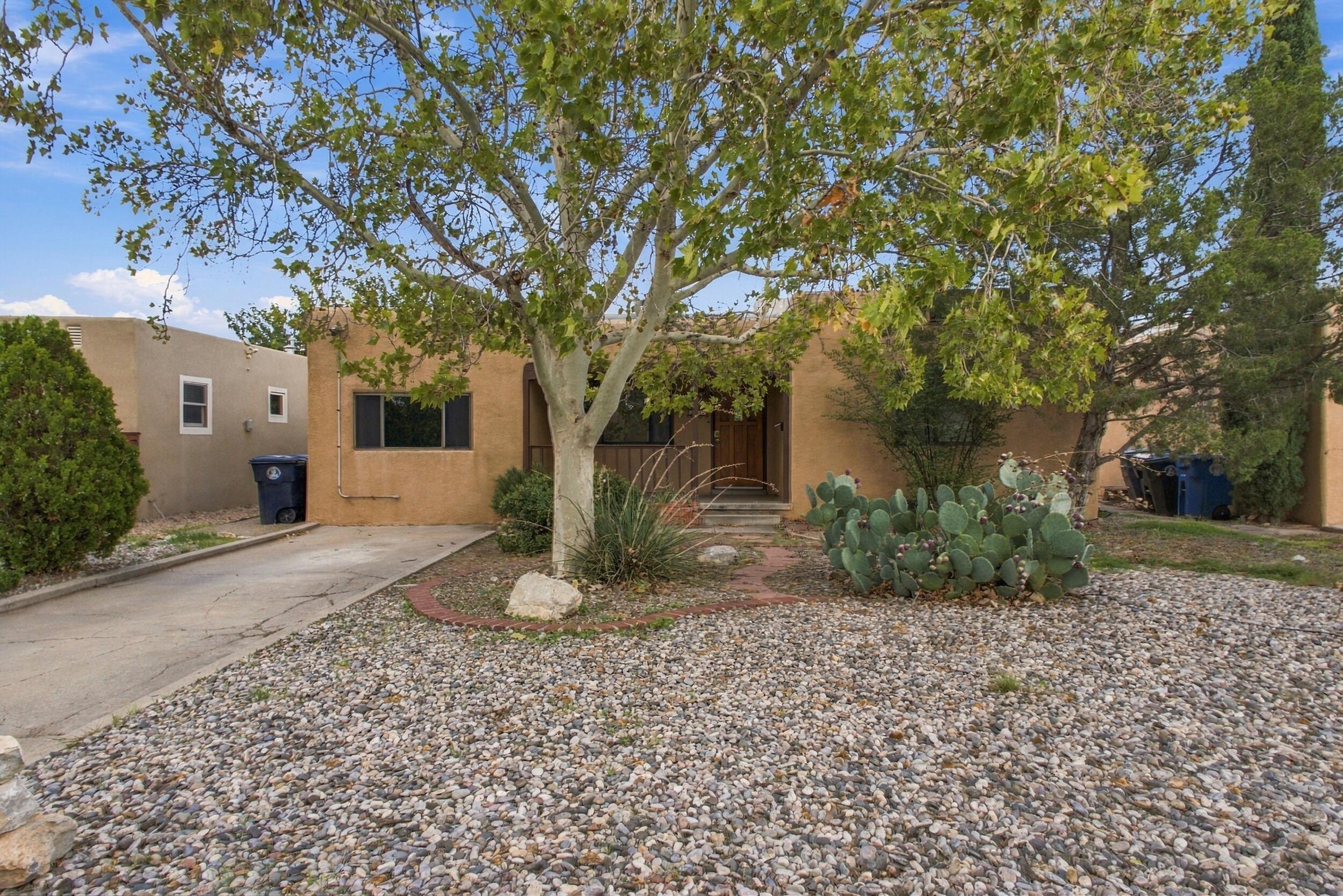 218 Quincy Street NE, Albuquerque, NM 87108