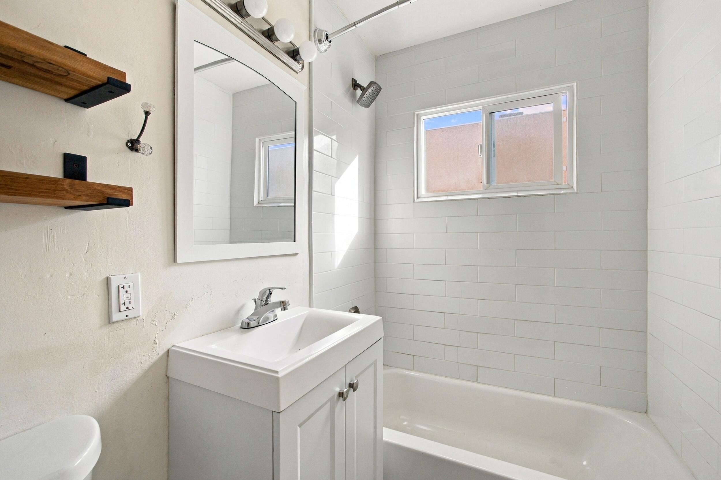 Photo 17 — 218 Quincy Street NE