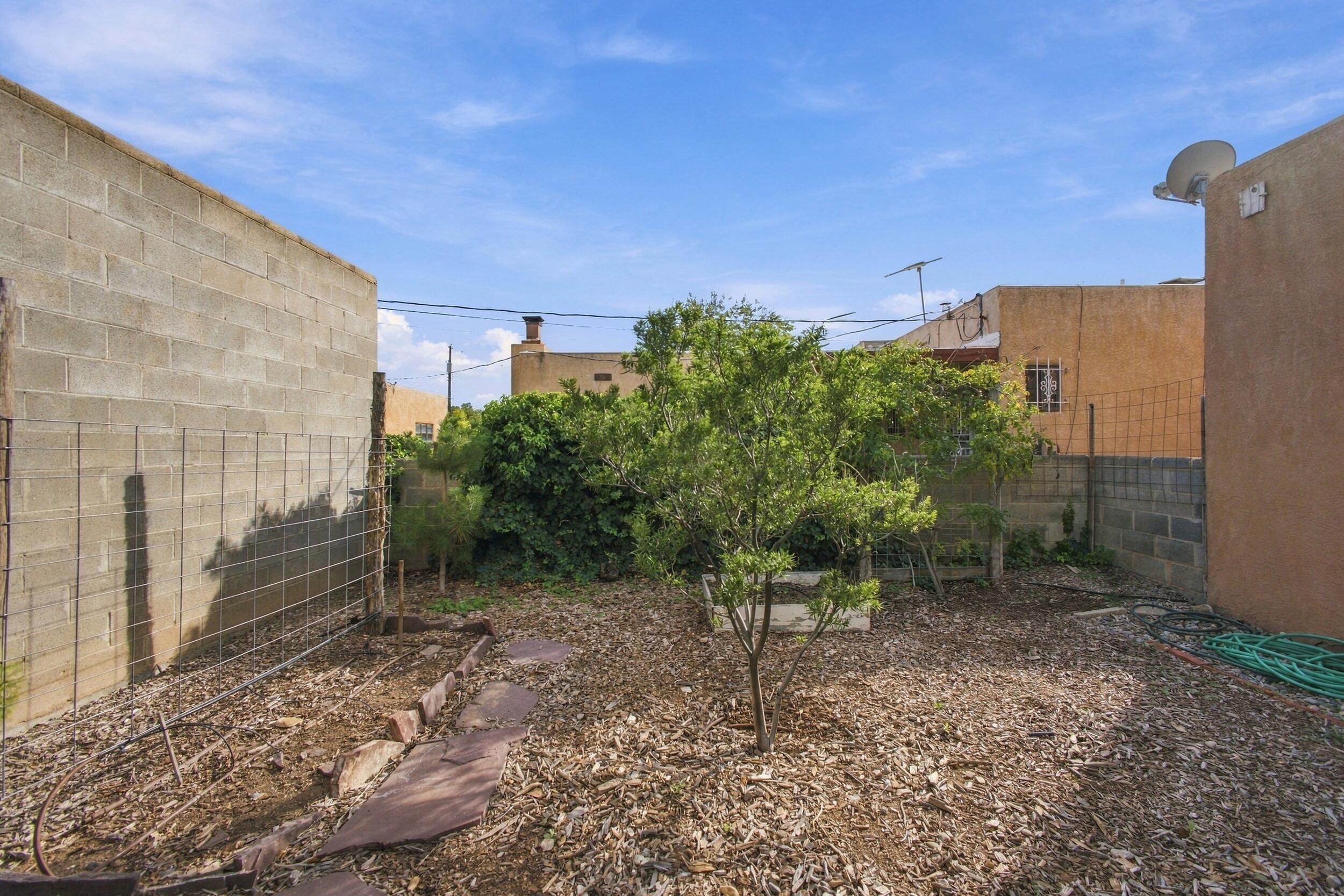 Photo 2 — 218 Quincy Street NE