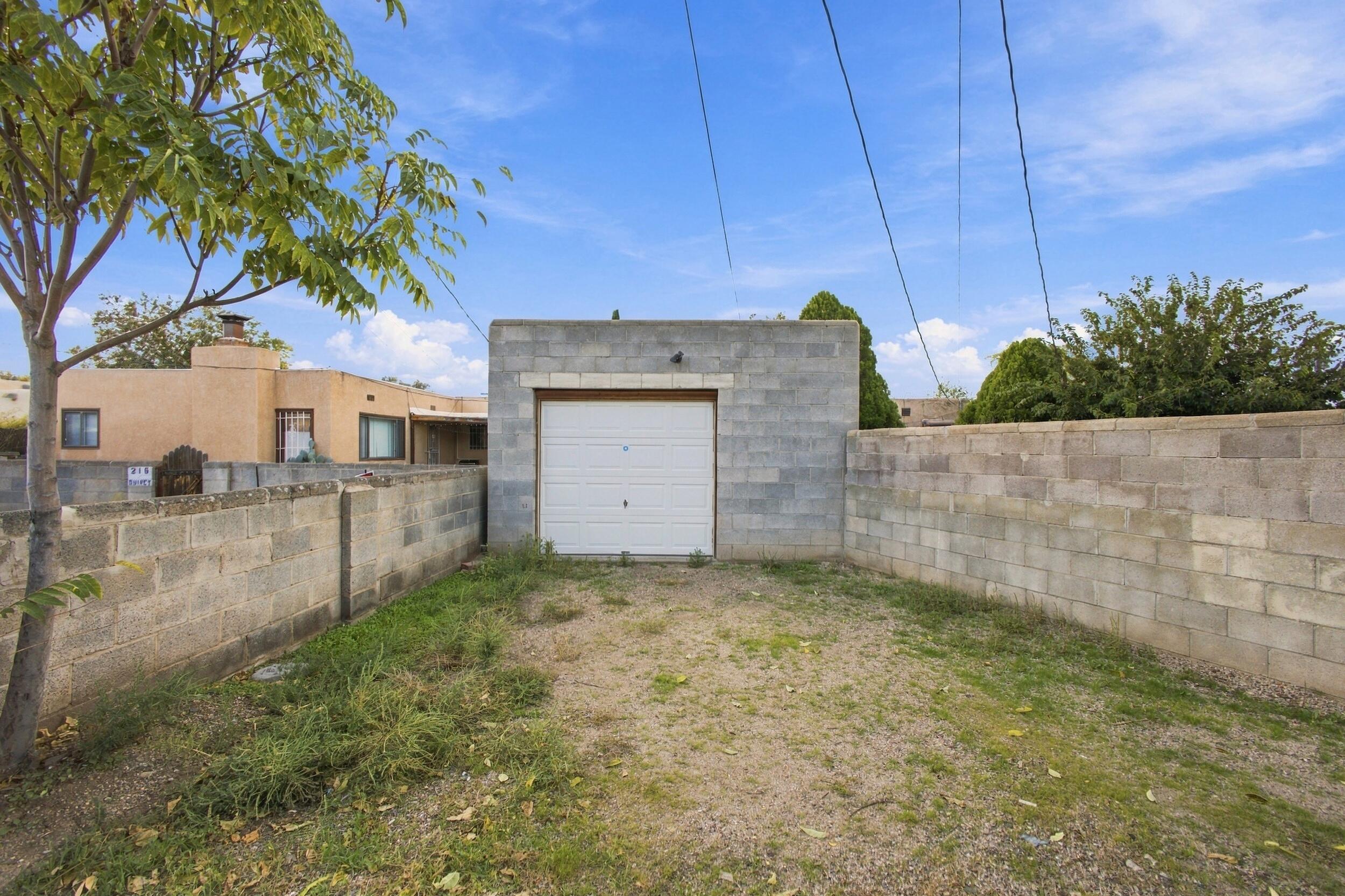 Photo 5 — 218 Quincy Street NE