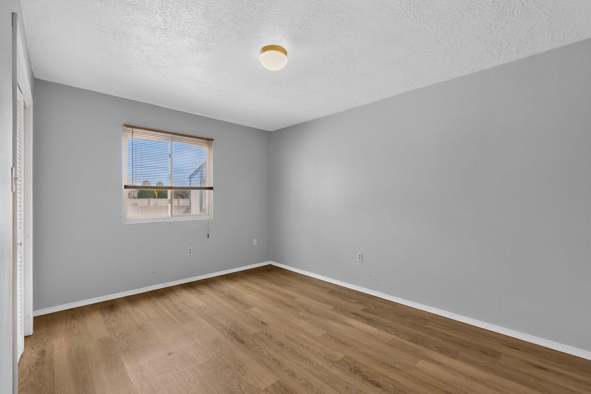 Photo 2 — 938 Sunflower Drive SW