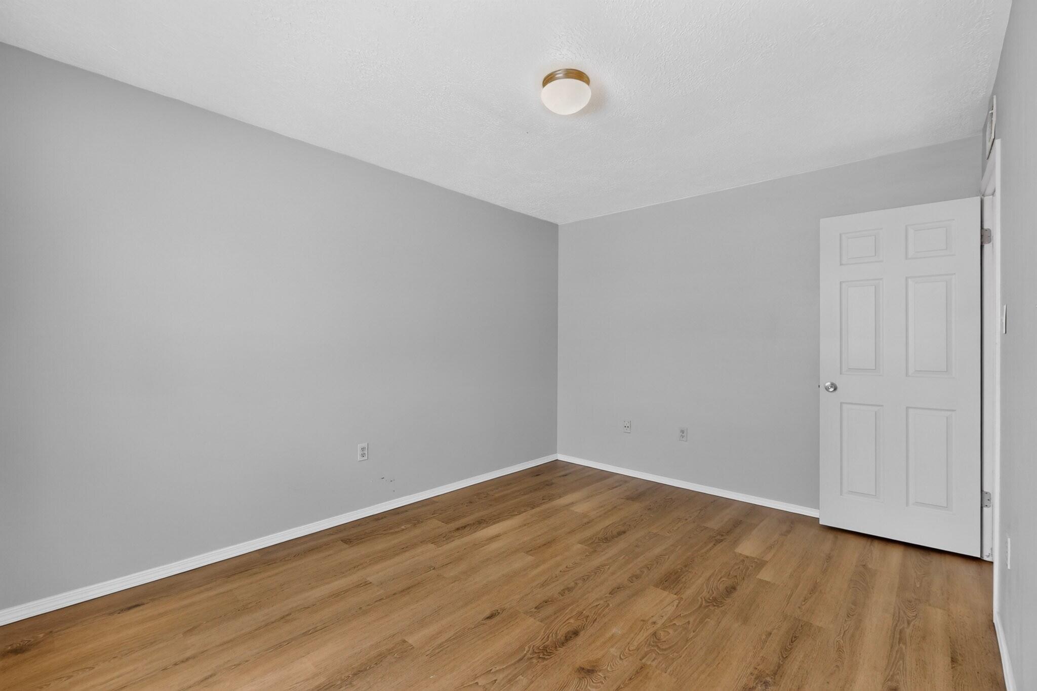 Photo 5 — 938 Sunflower Drive SW
