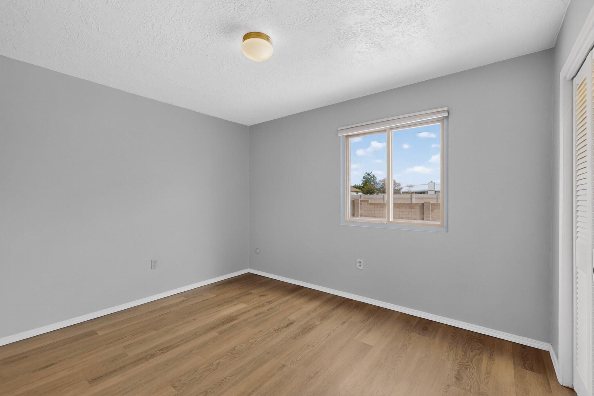 Photo 8 — 938 Sunflower Drive SW