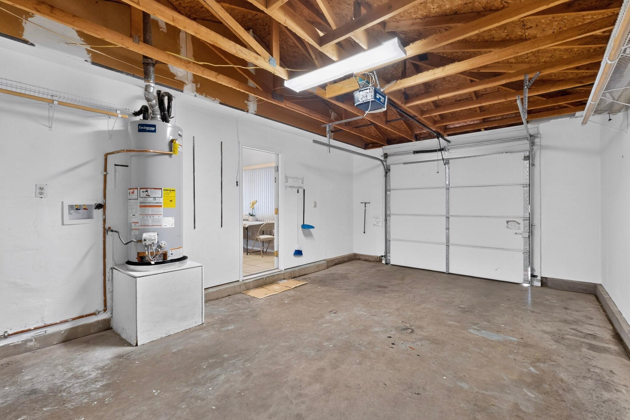 Photo 12 — 938 Sunflower Drive SW