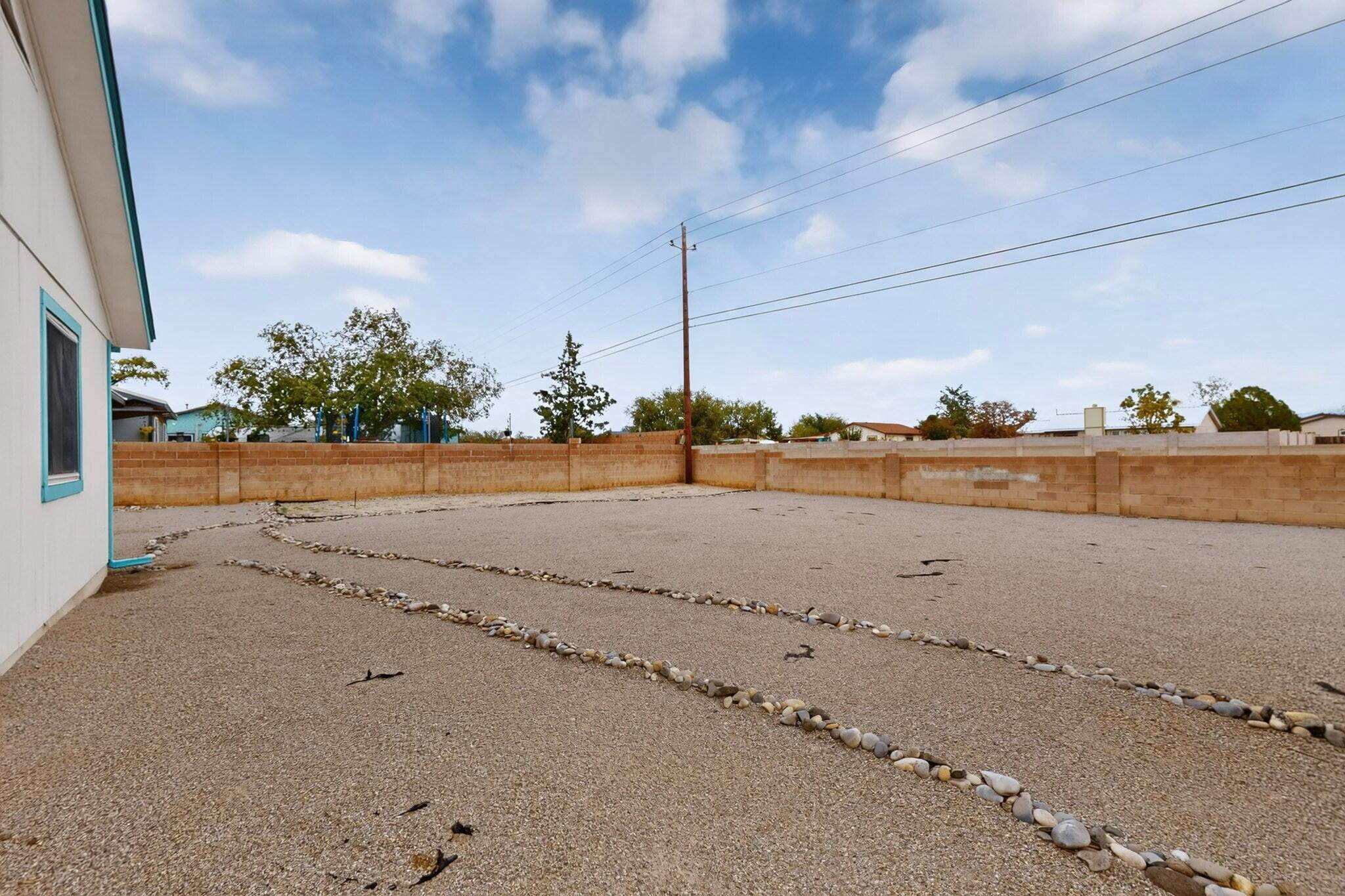 Photo 18 — 938 Sunflower Drive SW