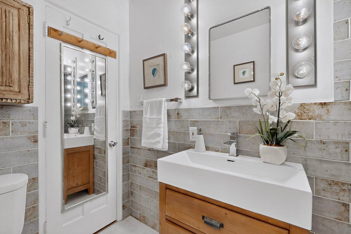 Photo 2 — 606 Tulane Drive NE