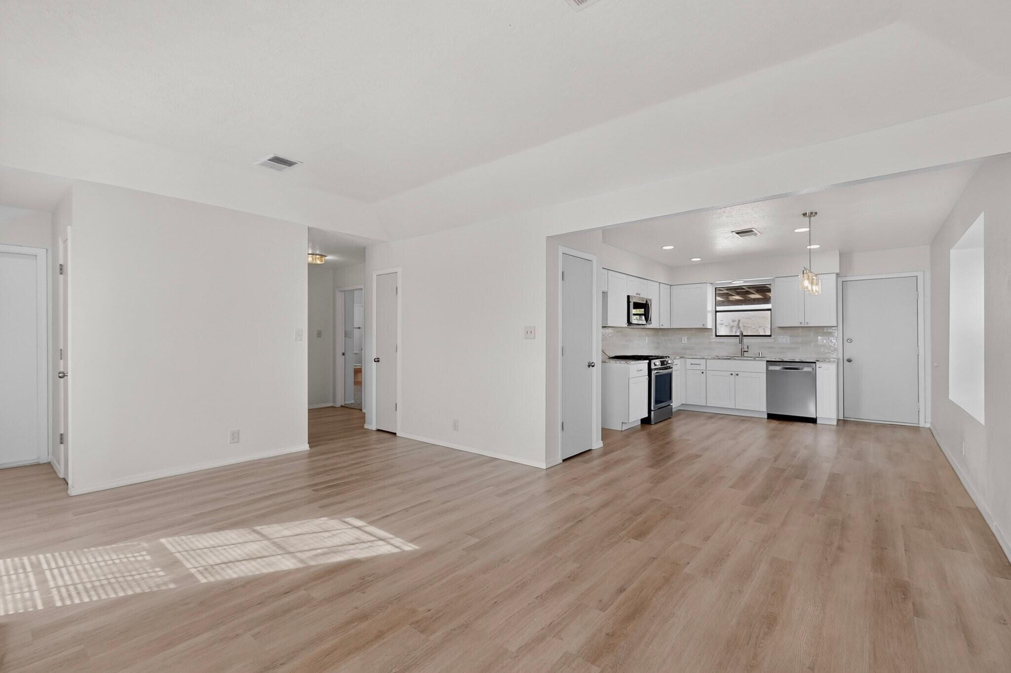 Photo 13 — 1013 Riverview Place NW