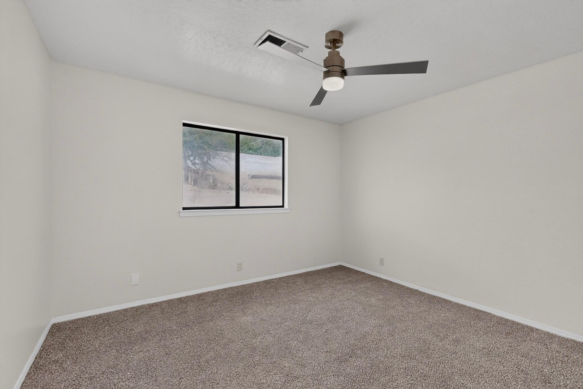 Photo 10 — 1013 Riverview Place NW