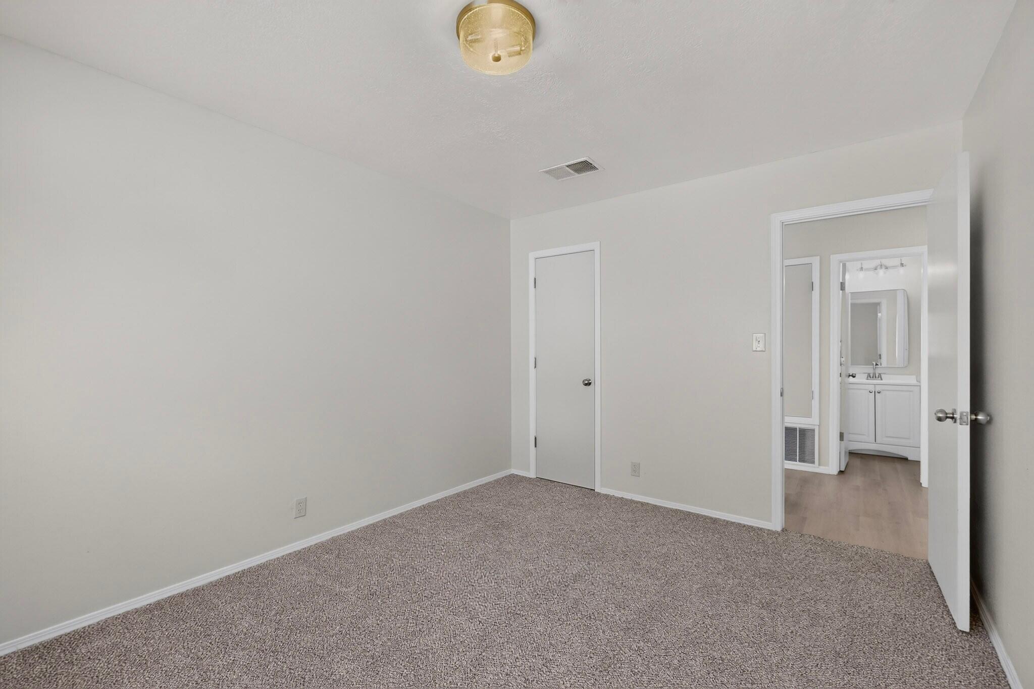 Photo 5 — 1013 Riverview Place NW