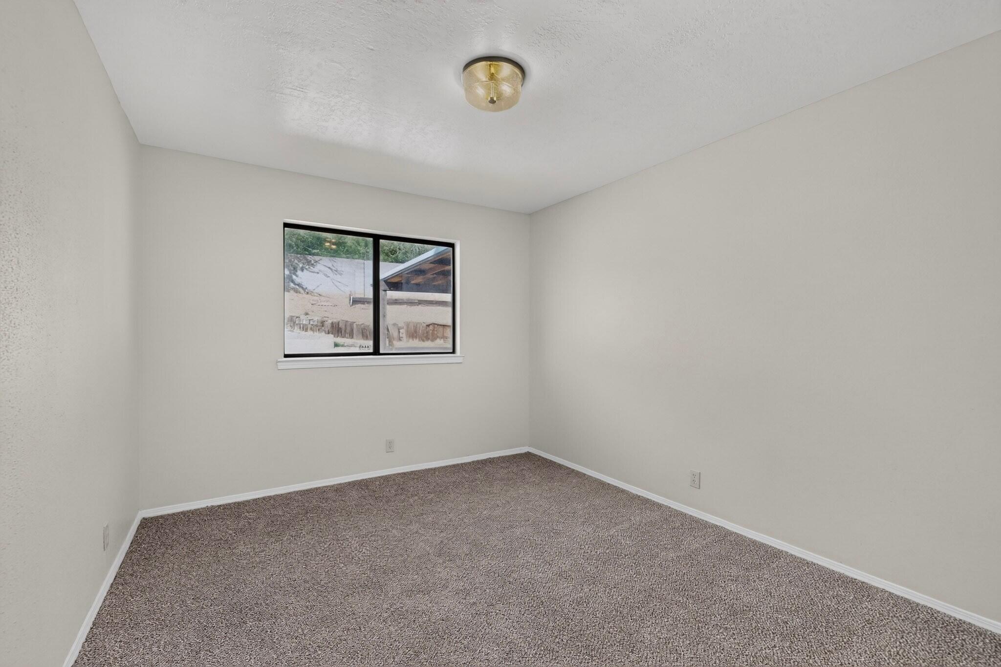 Photo 4 — 1013 Riverview Place NW