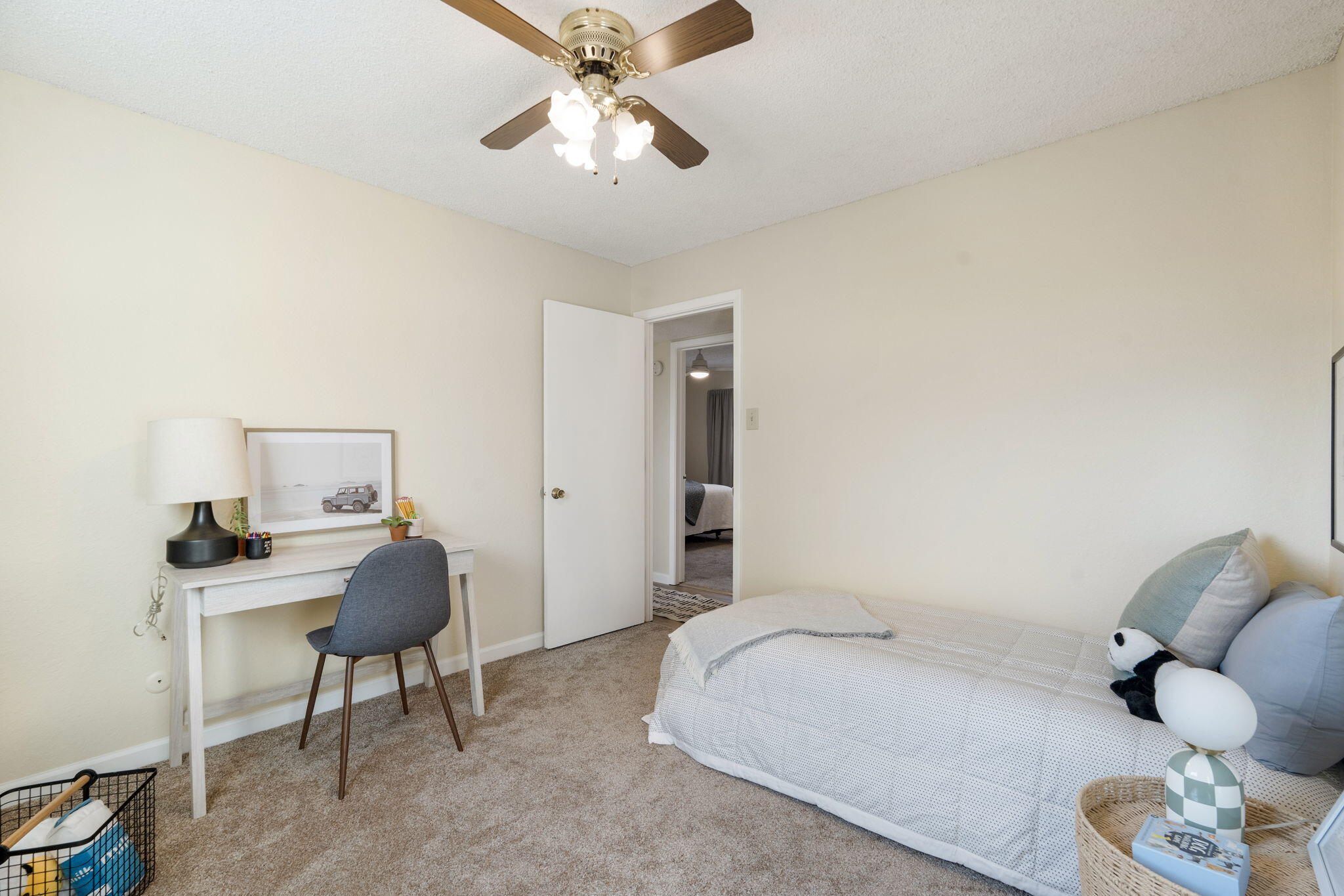 Photo 17 — 1701 Vassar Drive SE