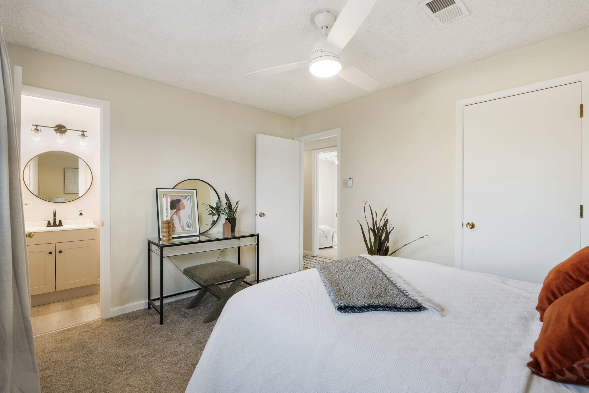 Photo 12 — 1701 Vassar Drive SE