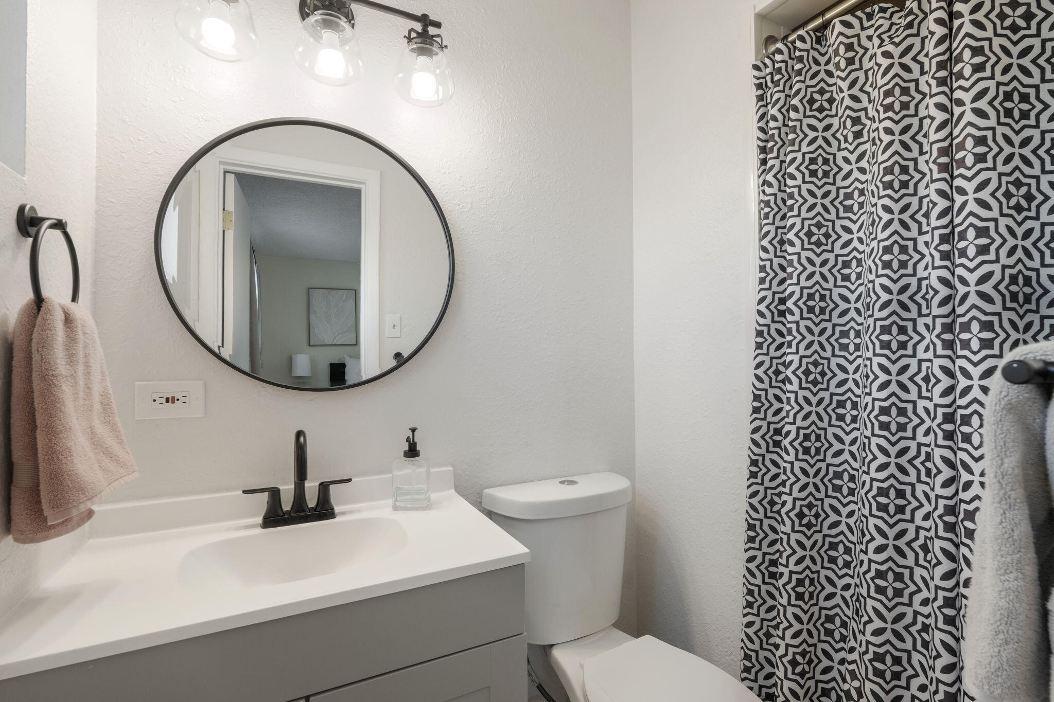 Photo 10 — 1701 Vassar Drive SE