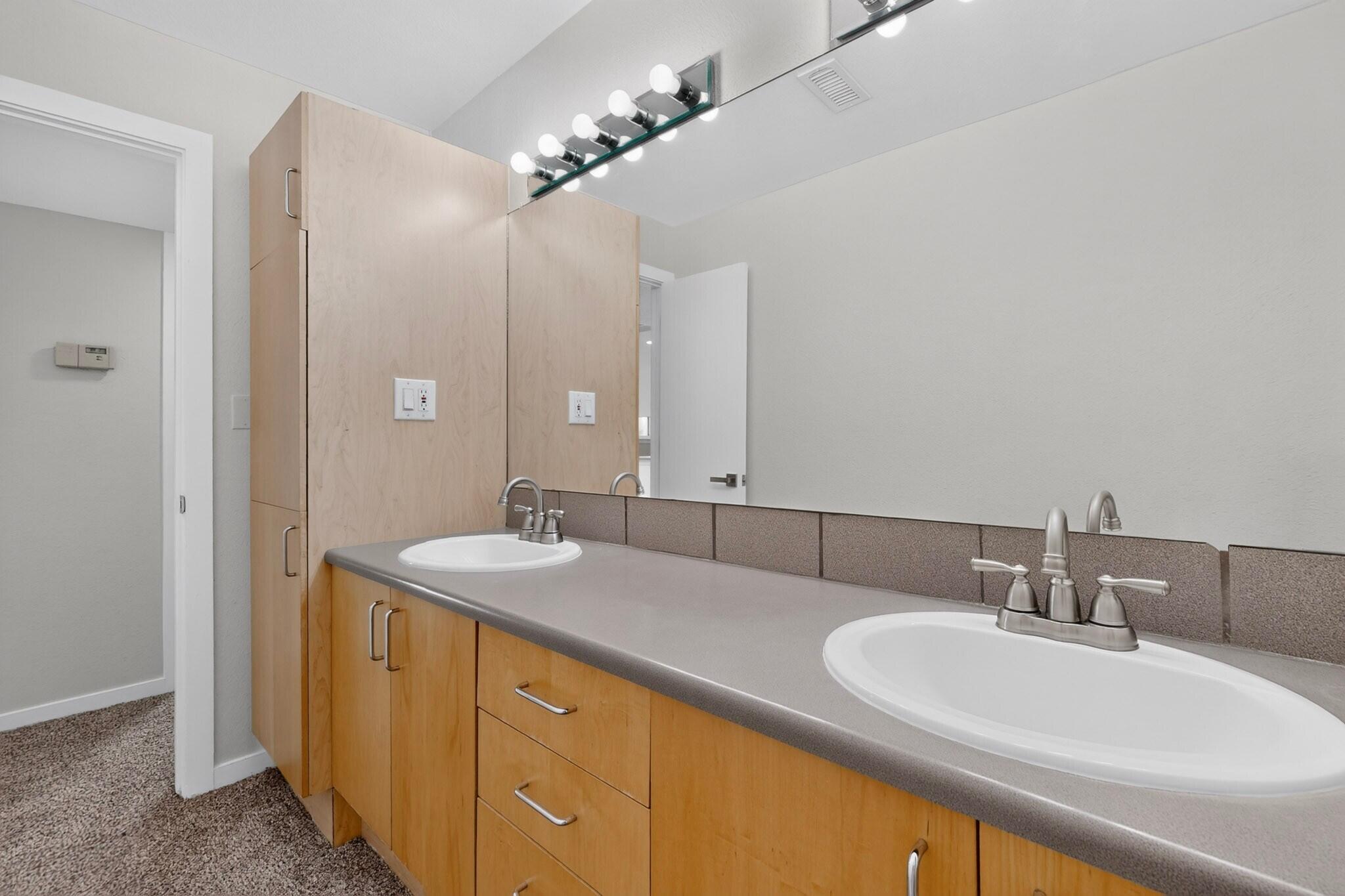 Photo 6 — 13250 Candelaria Road NE