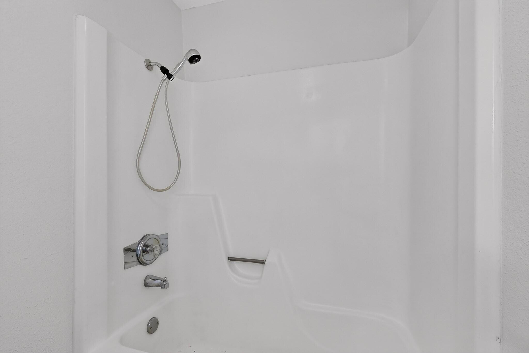 Photo 7 — 13250 Candelaria Road NE