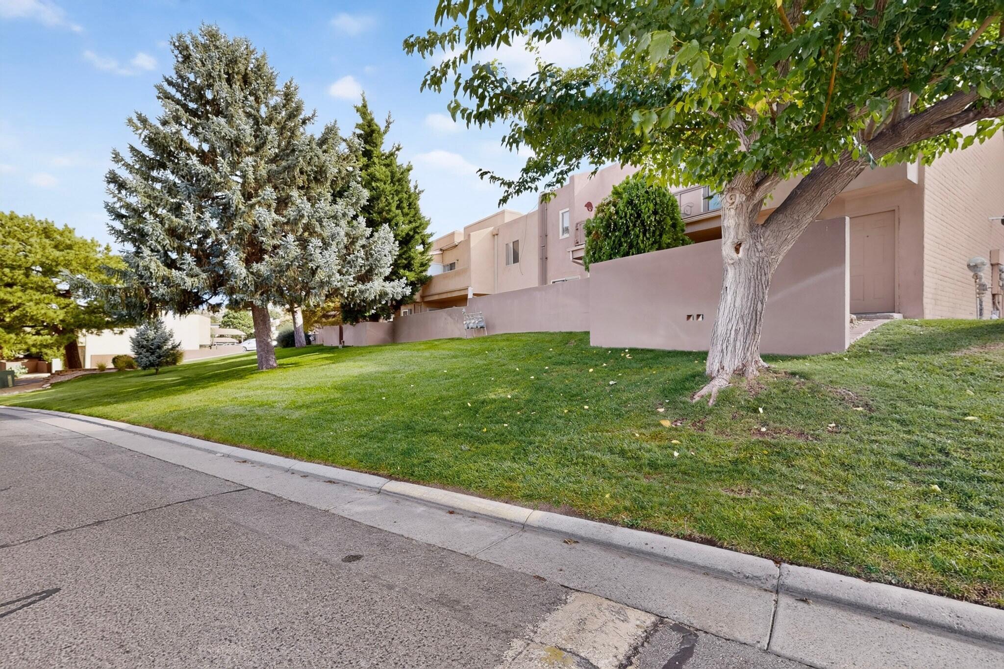 Photo 17 — 13250 Candelaria Road NE