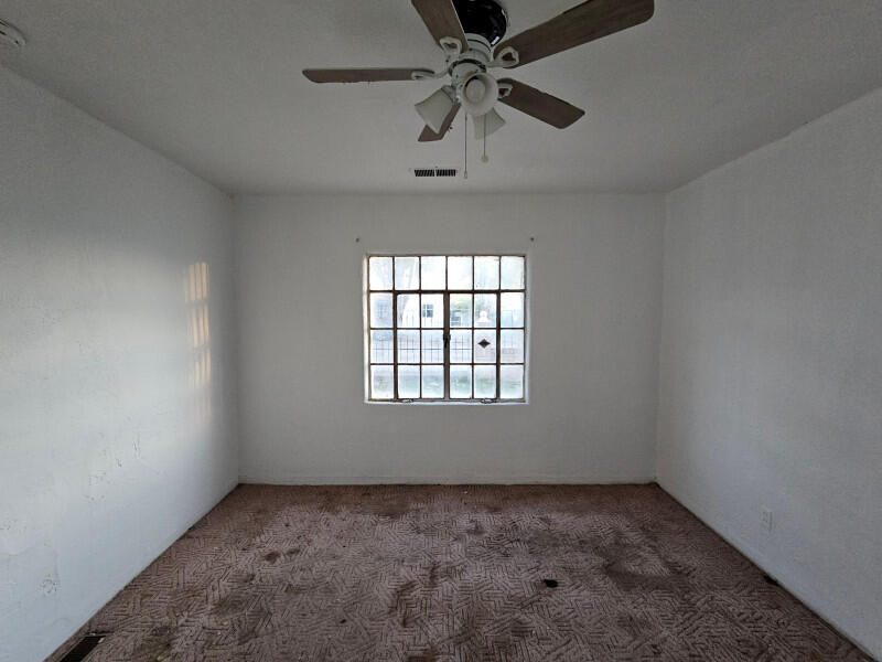 Photo 4 — 1233 Montrose Place SW