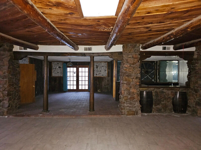 Photo 3 — 1233 Montrose Place SW