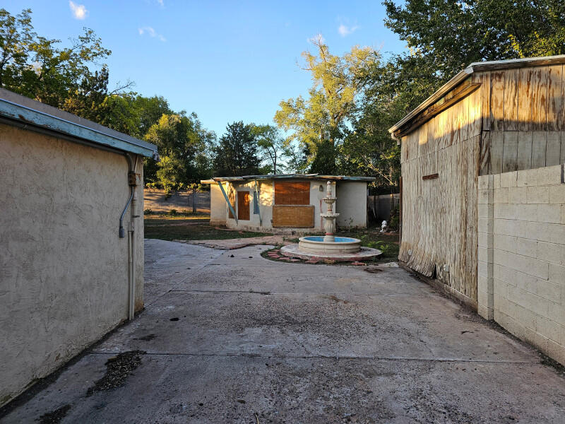 Photo 10 — 1233 Montrose Place SW