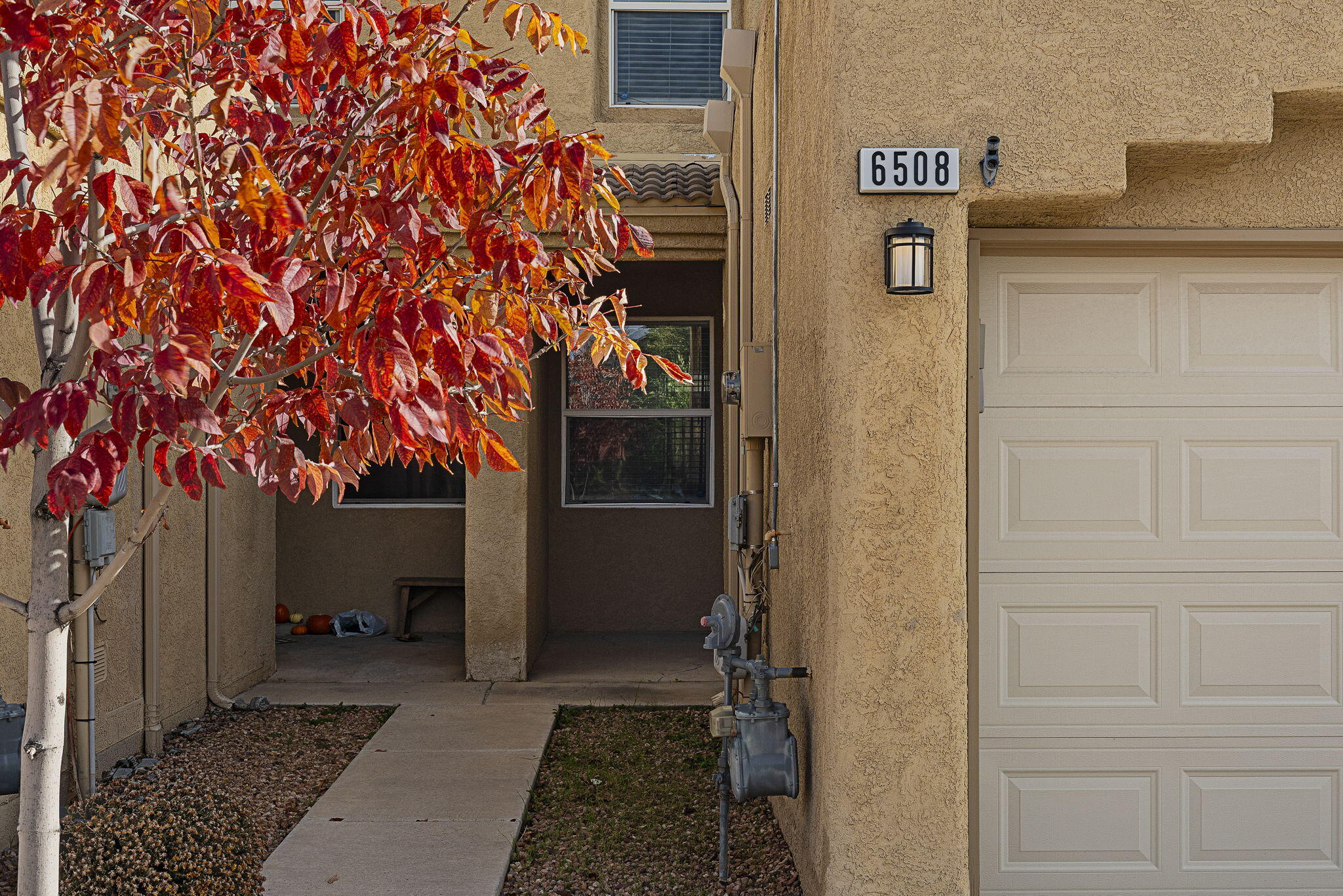 Photo 2 — 6508 Los Pueblos Place NW