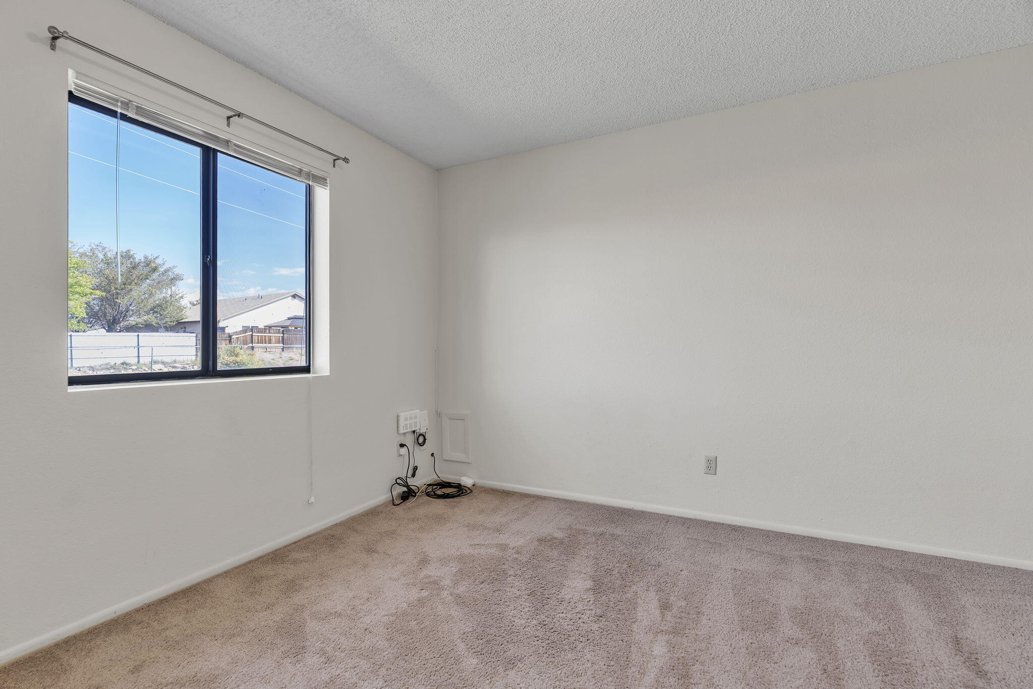 Photo 16 — 607 Coulson Drive