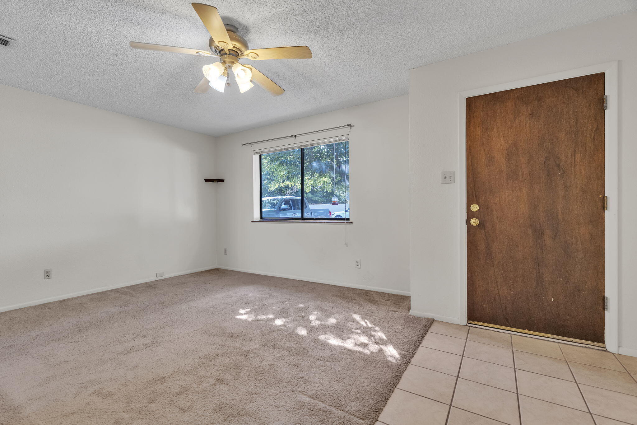 Photo 10 — 607 Coulson Drive