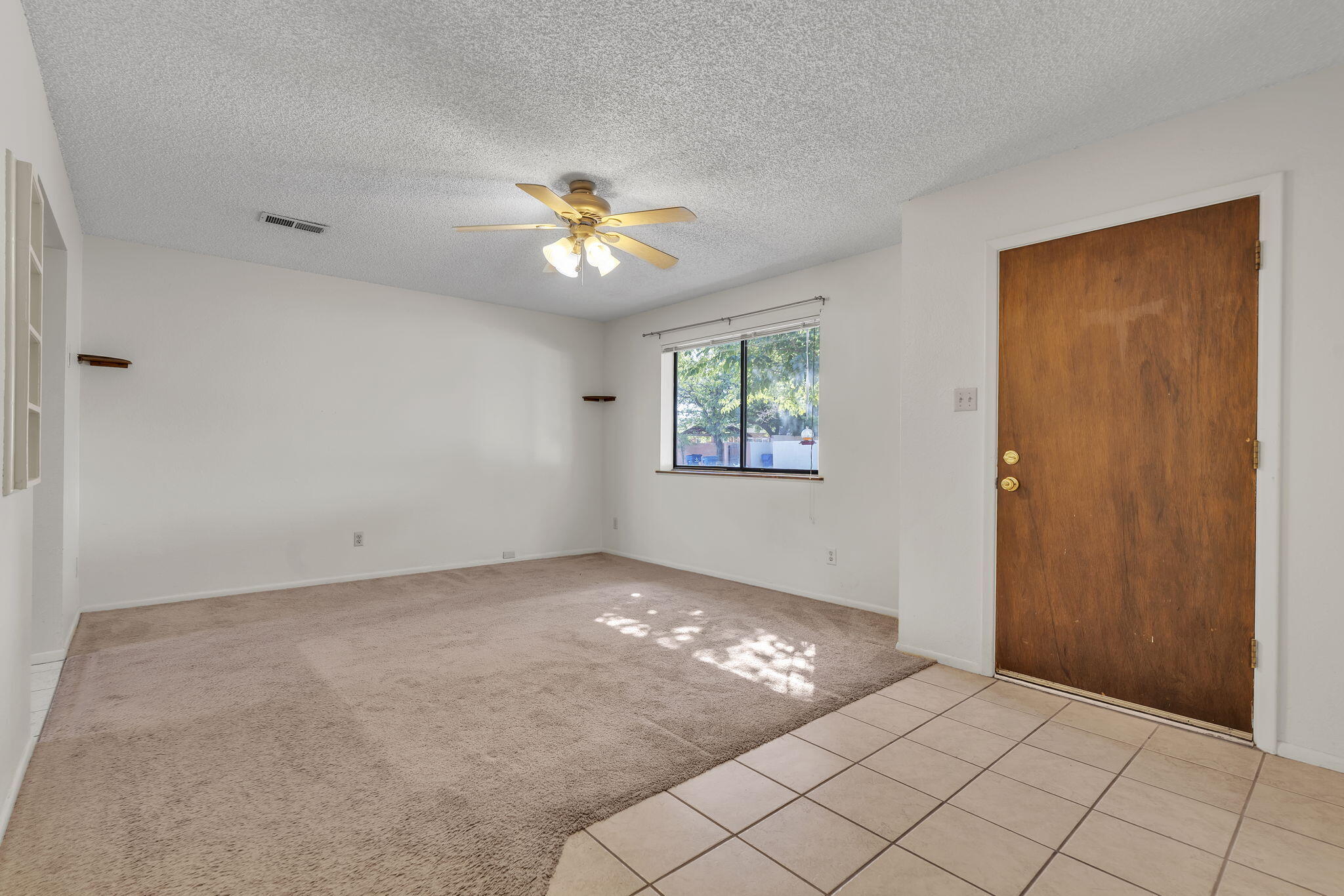 Photo 11 — 607 Coulson Drive