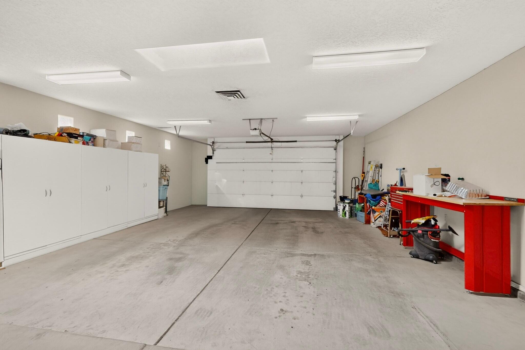 Photo 9 — 6718 Oersted Road NE