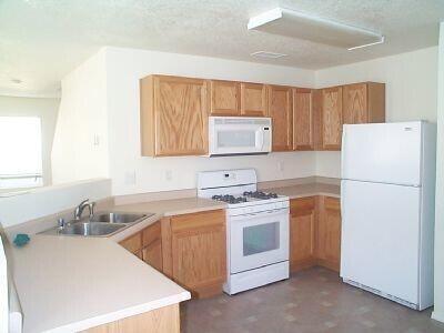 Photo 2 — 3445 Marino Drive SE