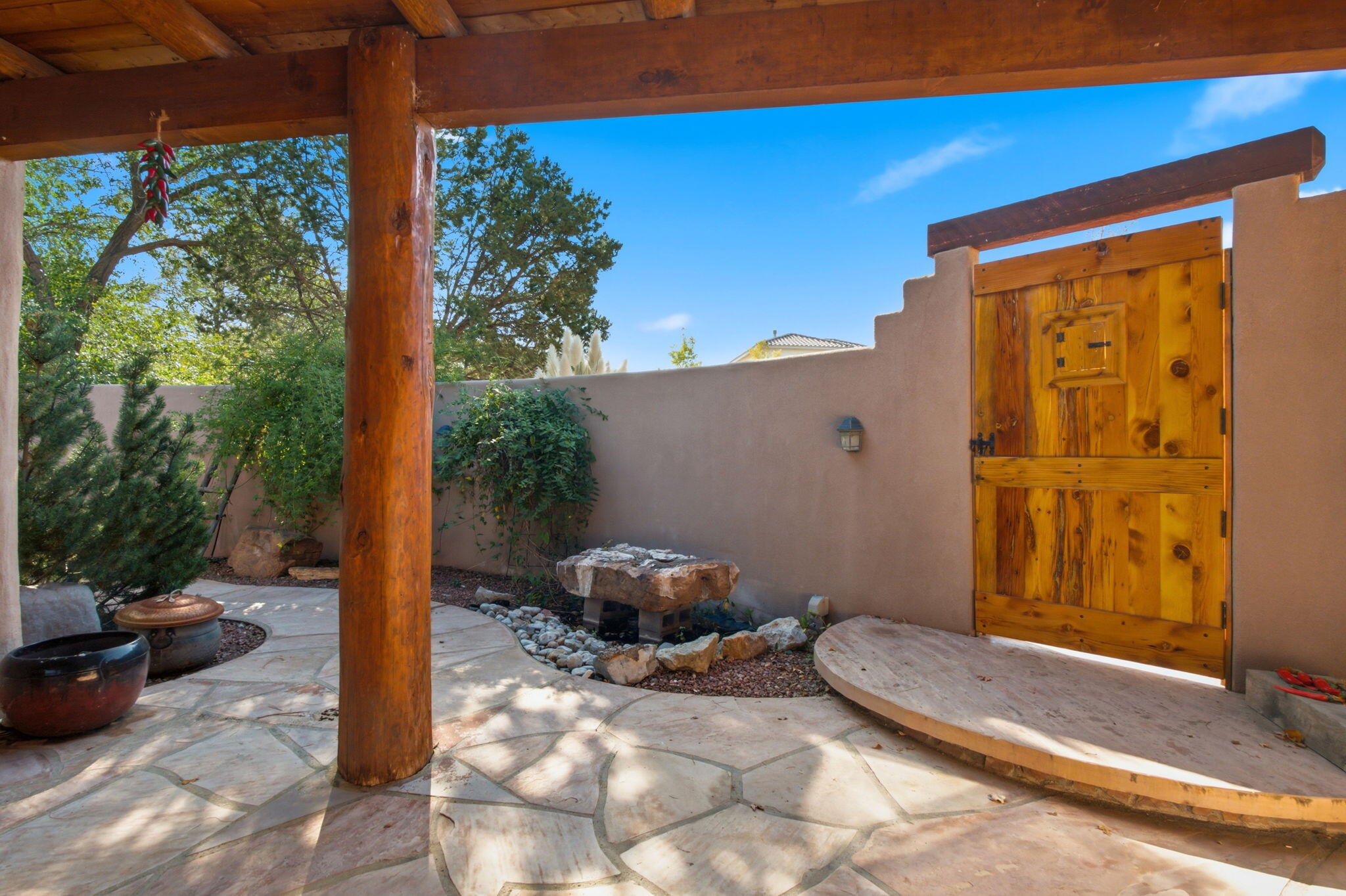 Photo 2 — 1405 Soplo Road SE