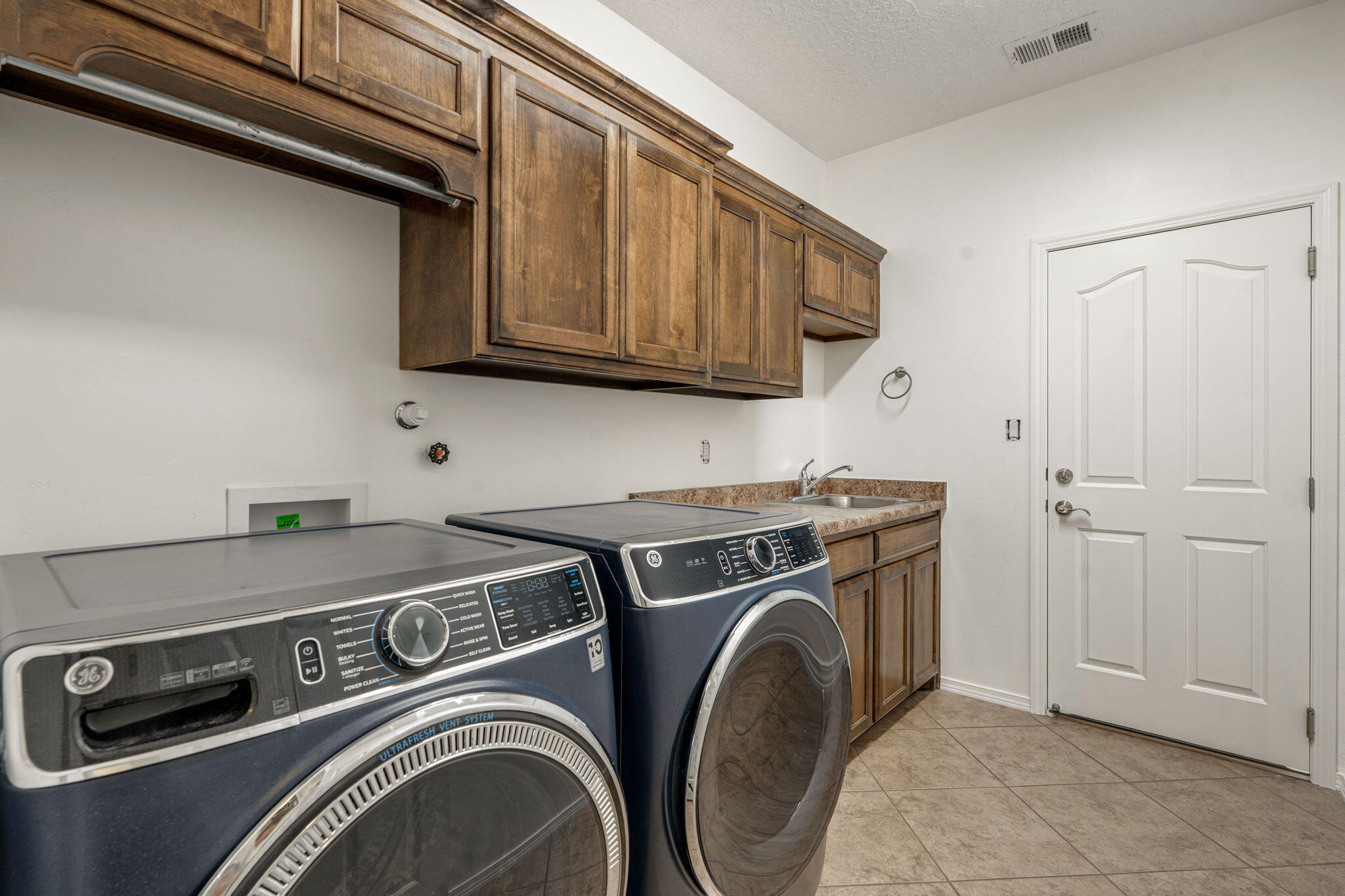 Photo 4 — 2709 Vista De Colinas Place SE