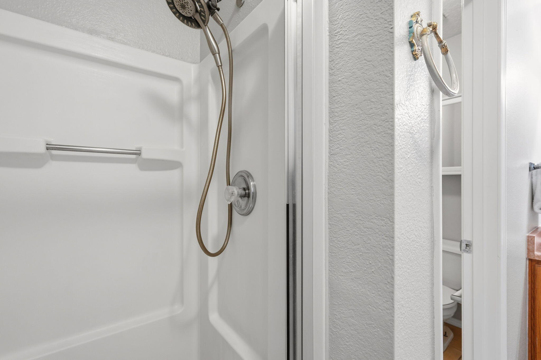 Photo 3 — 6019 Hemlock Avenue NW