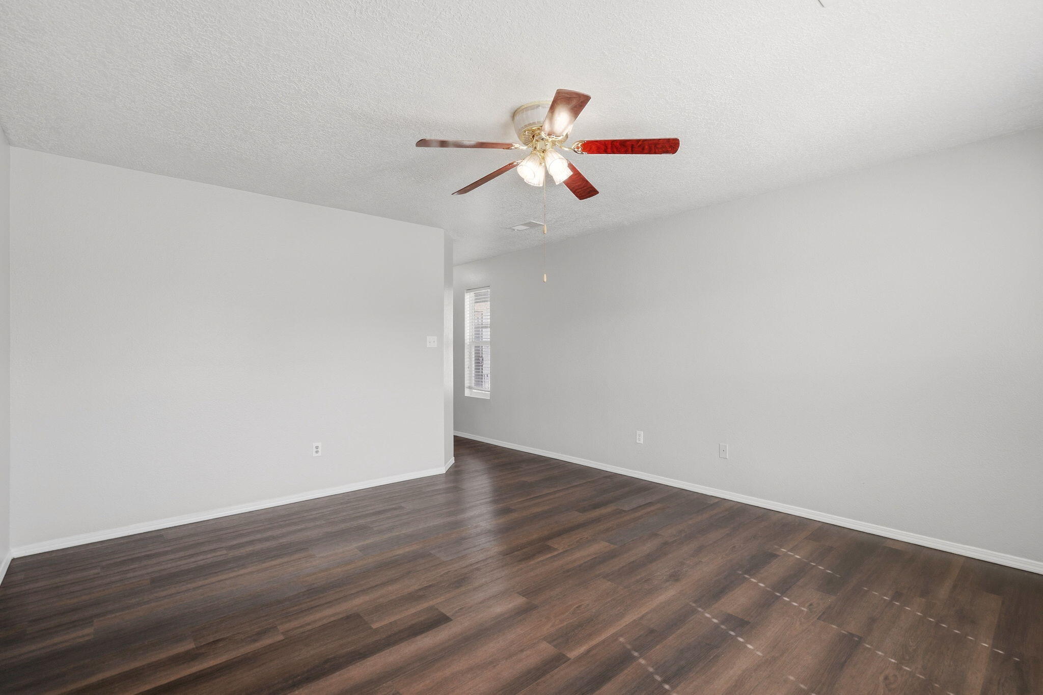 Photo 5 — 6019 Hemlock Avenue NW