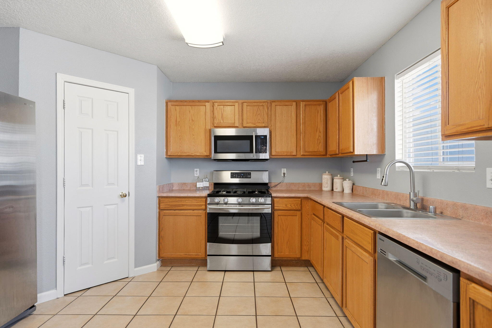 Photo 6 — 6019 Hemlock Avenue NW