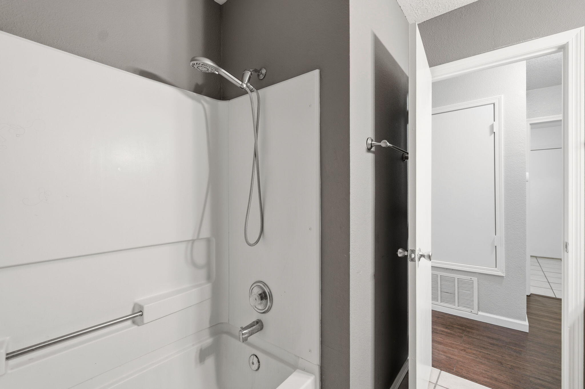 Photo 8 — 6019 Hemlock Avenue NW