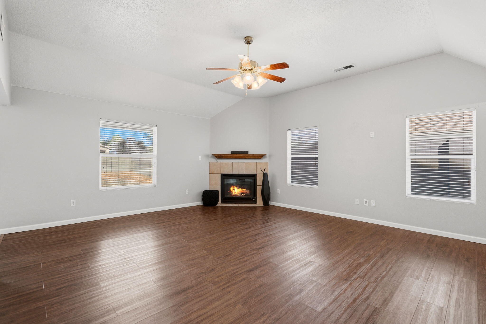 Photo 19 — 6019 Hemlock Avenue NW