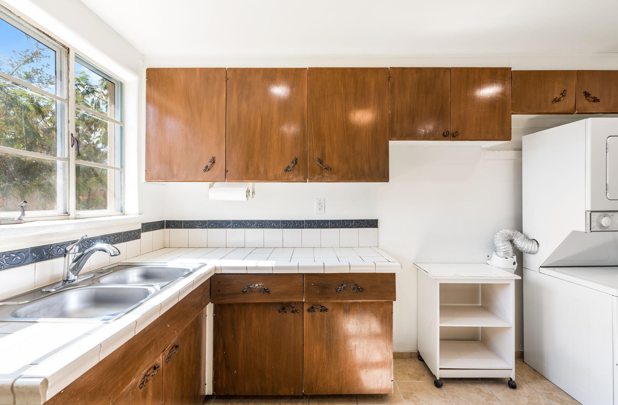 Photo 9 — 5708 Aztec Road NE
