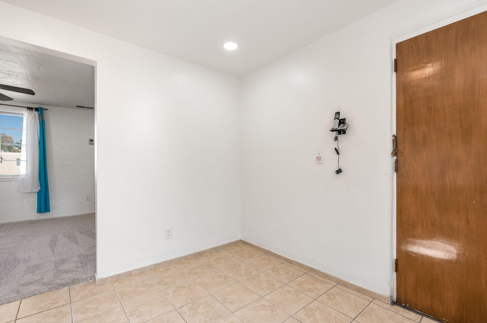 Photo 11 — 5708 Aztec Road NE