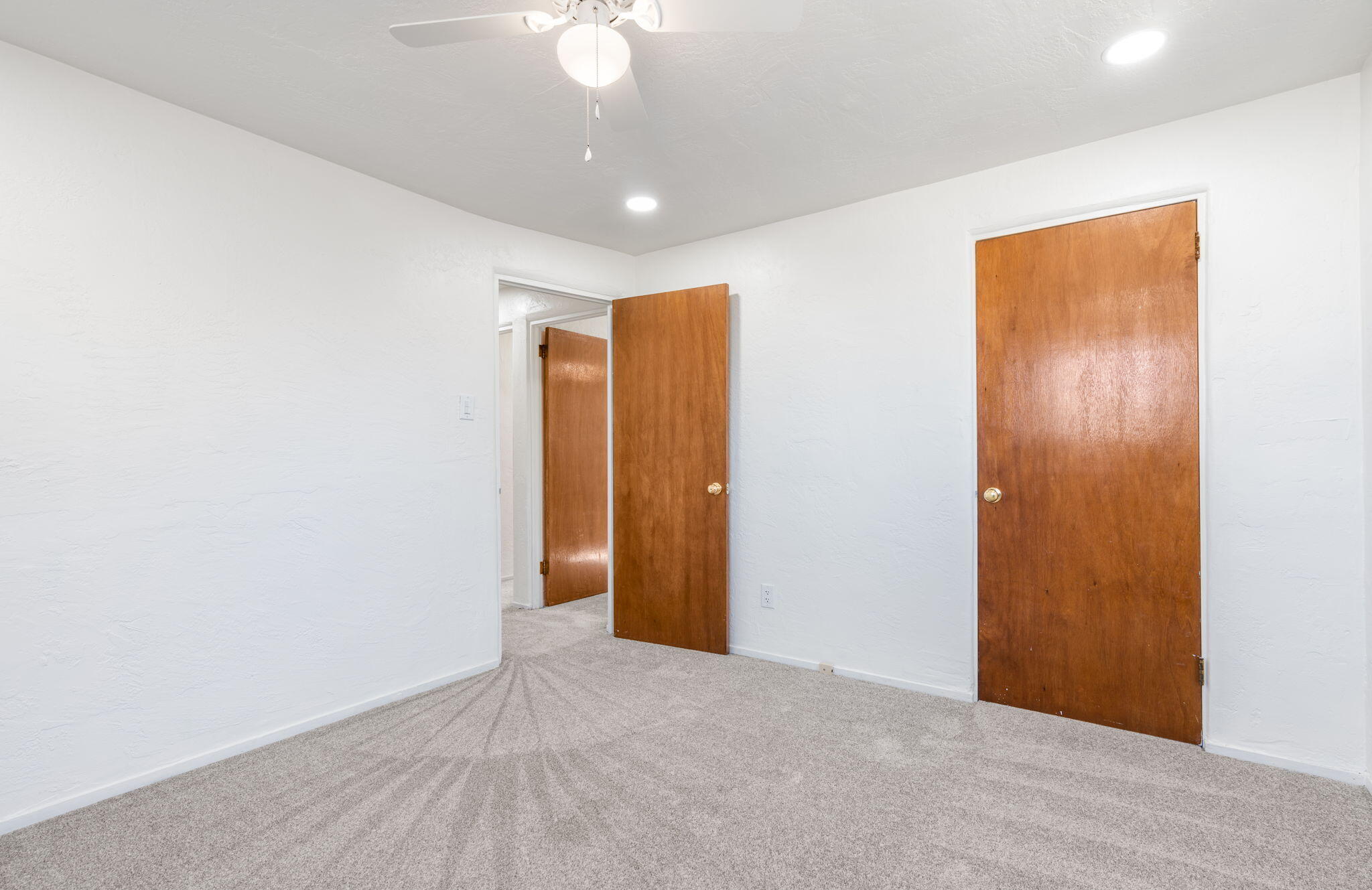 Photo 15 — 5708 Aztec Road NE