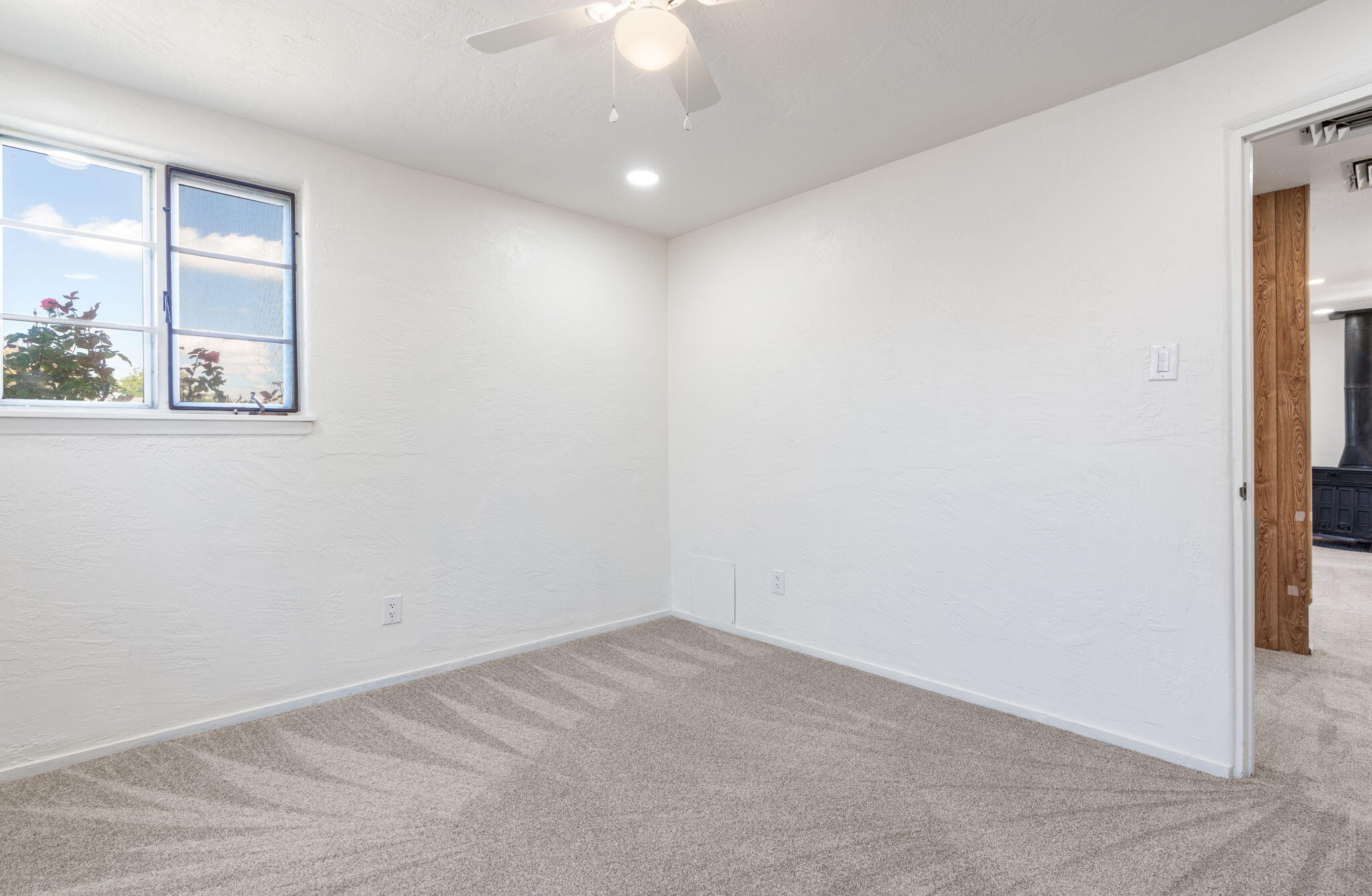 Photo 16 — 5708 Aztec Road NE