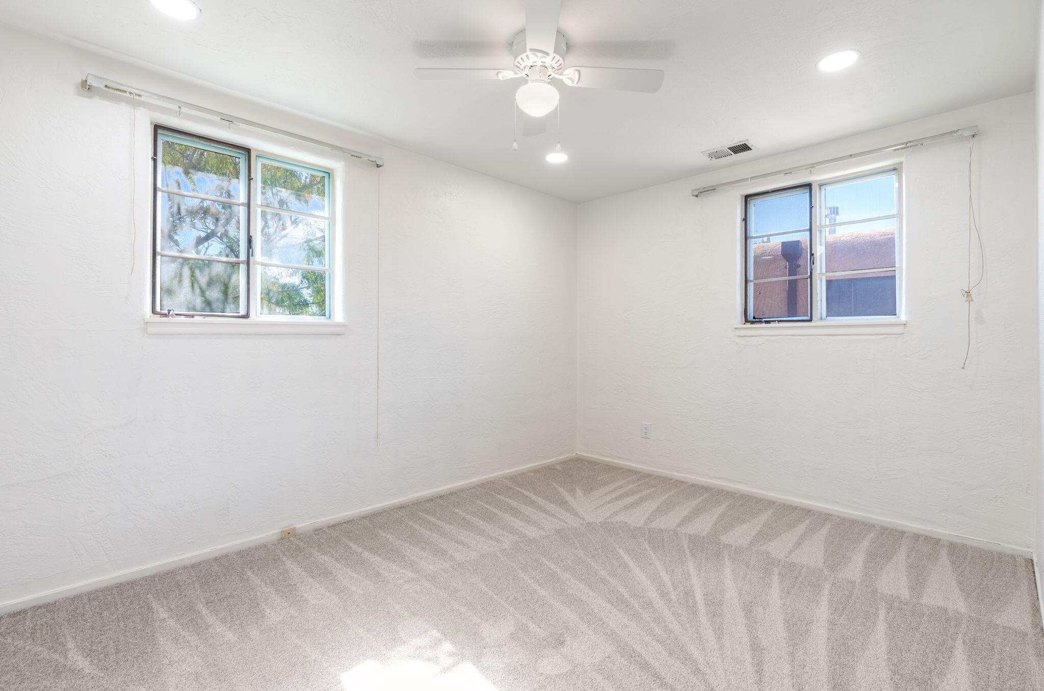 Photo 17 — 5708 Aztec Road NE