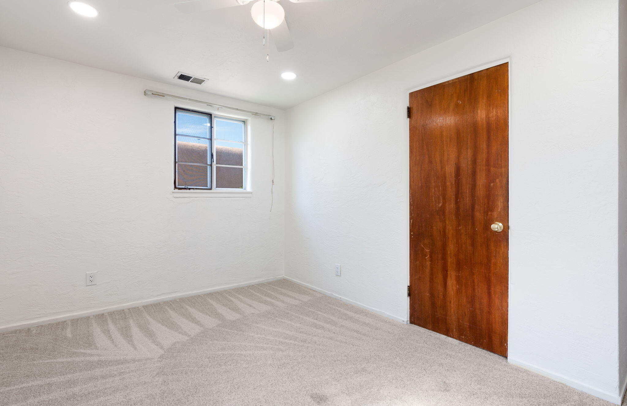 Photo 18 — 5708 Aztec Road NE